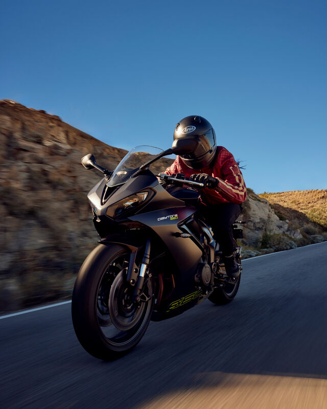 Triumph Daytona 660 (Compatible permis A2). Venez tester son pétillant moteur 3 cylindres !