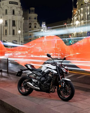 Triumph Street R 765 disponible chez AMR Vittel.