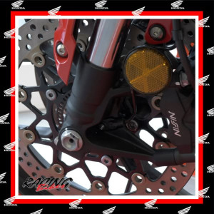 Le rouge Honda à découvrir chez Racing Bikes.
