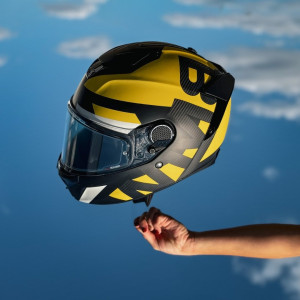 Découvrez la sélection de casques concoctée par Mélissa, Elouen et Aude, nos experts en équipement du pilote !