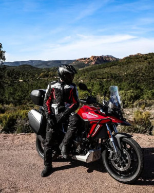 Découvrez la V-Strom 800SE chez Millésime Moto