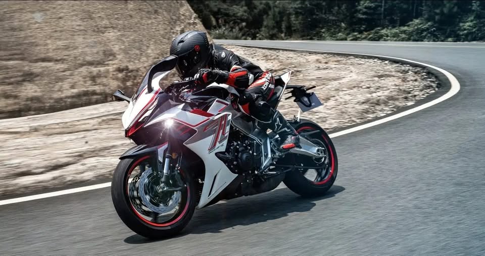 Précommandes ouvertes pour la Zontes 703 RR chez Dafy Sarreguemines.