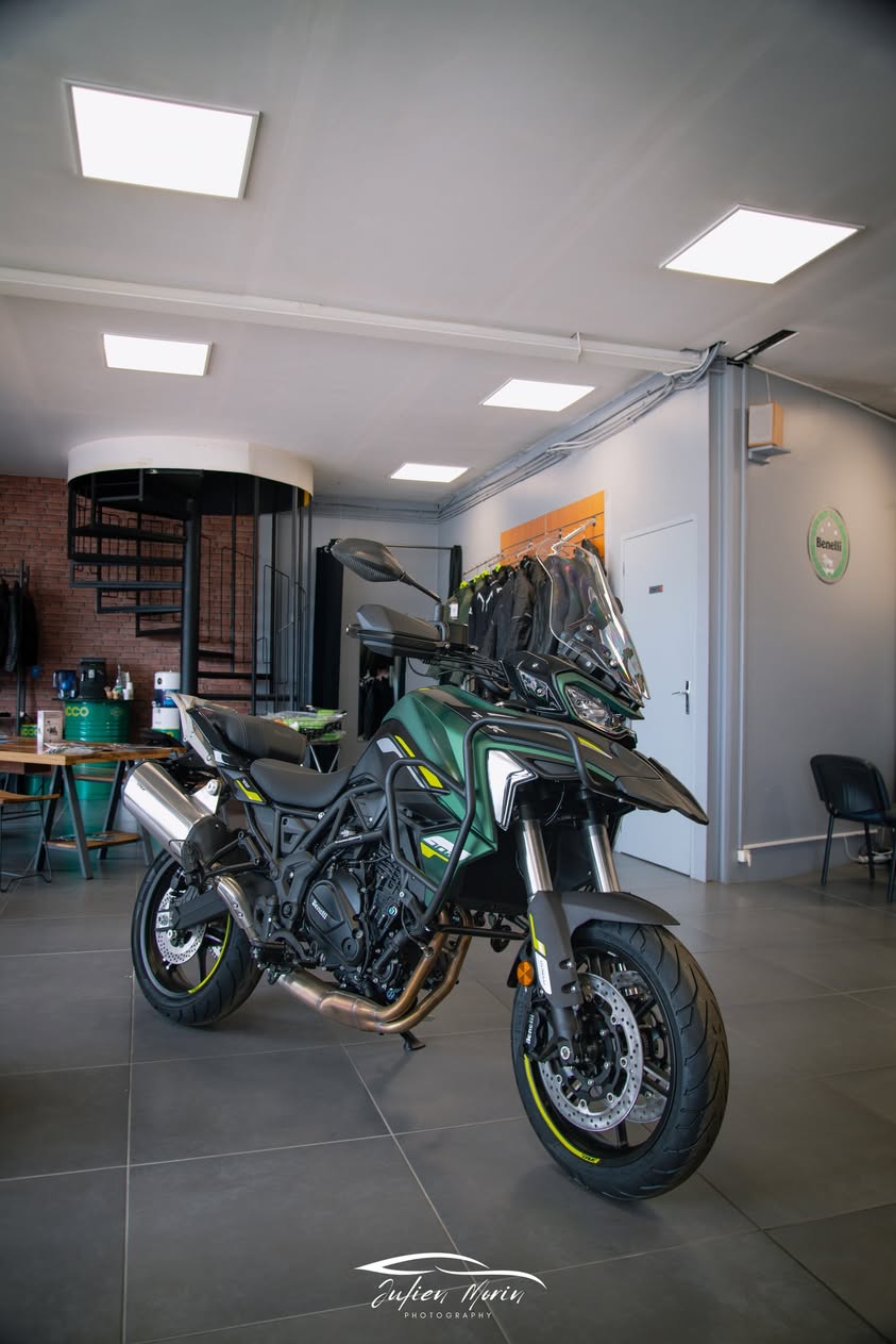 Passage chez Moto Passion 35  et découverte de la nouvelle Benelli  TK 702 ! 