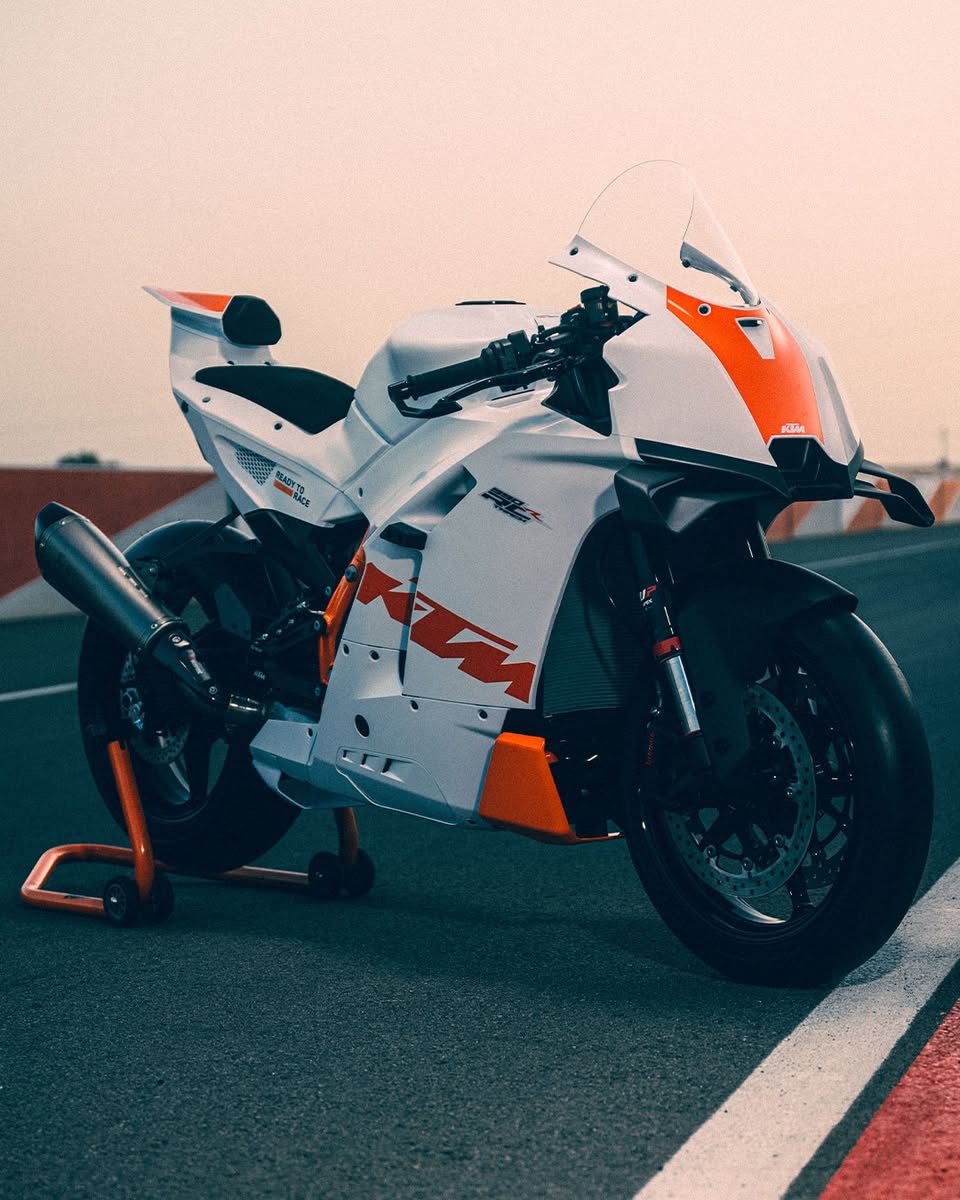 La KTM 990 RC R TRACK arrive !