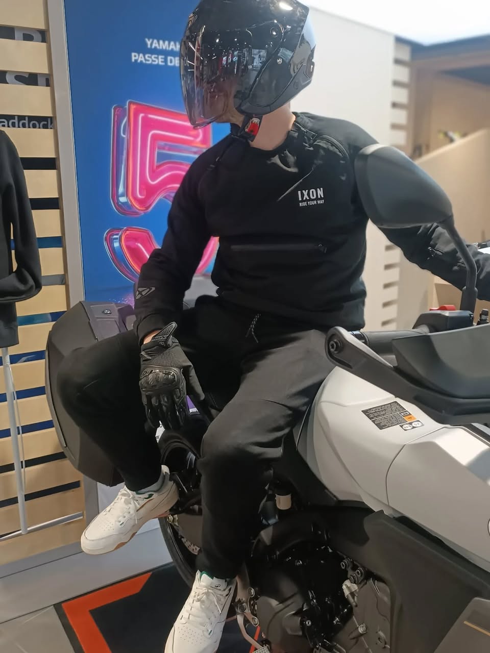  Nouveautés IXON 100% urban homologué : Sweat IXON creed 132.79€* !