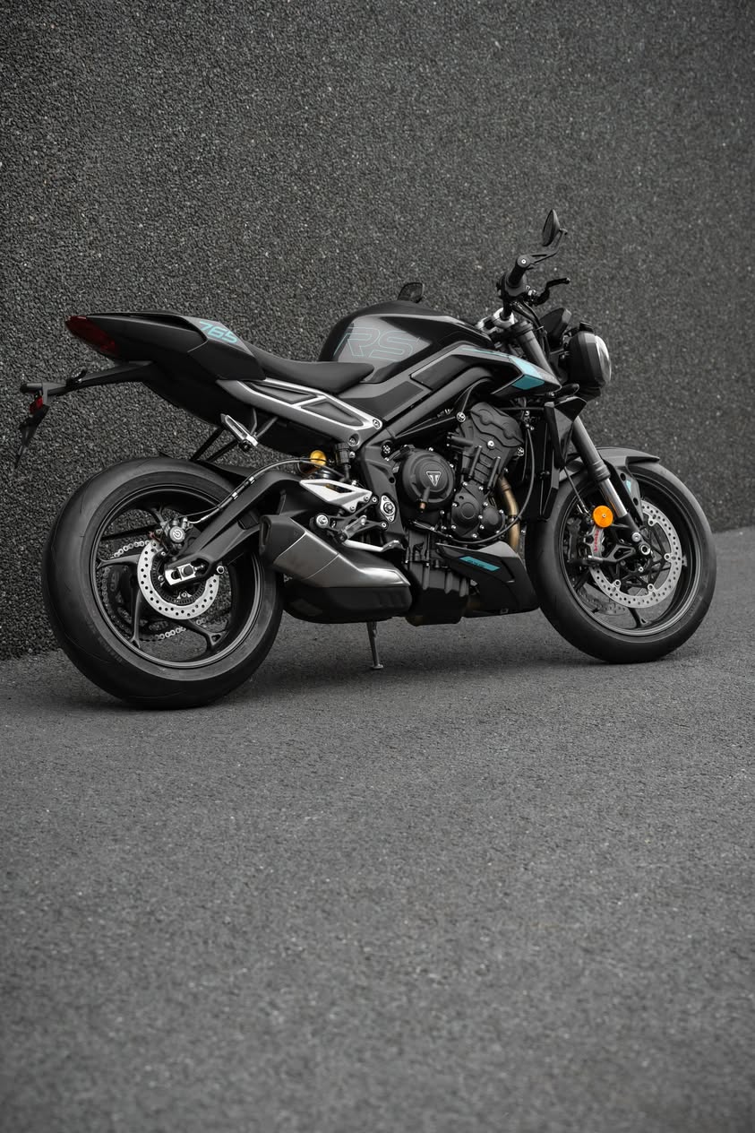 Venez essayer la Street Triple 765 RS et parlez-nous de votre expérience à son guidon !