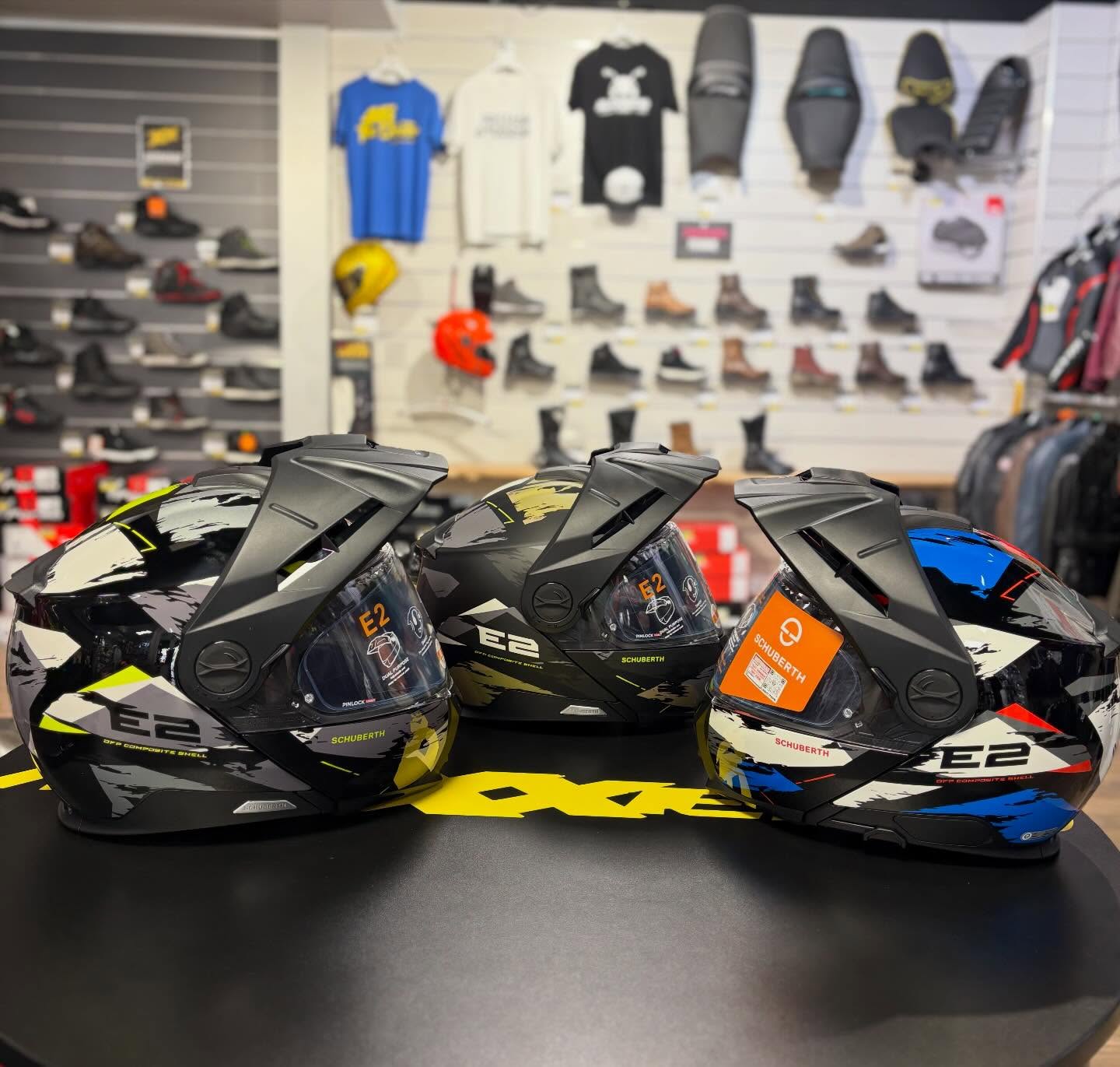 Nouveau chez nous : le Schuberth E2 Trail  Le casque modulable aventure par excellence est arrivé !