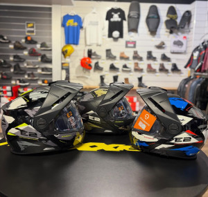 Nouveau chez nous : le Schuberth E2 Trail  Le casque modulable aventure par excellence est arrivé !