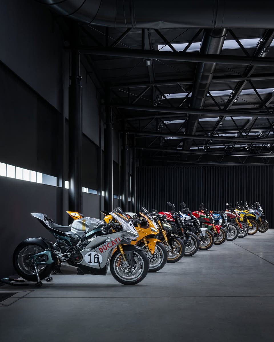 A découvrir : la Collezione 100 est là ! Elle réunit design contemporain et patrimoine racing dans une édition qui n'appartiendra qu'à quelques élus !